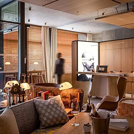 Hotel M