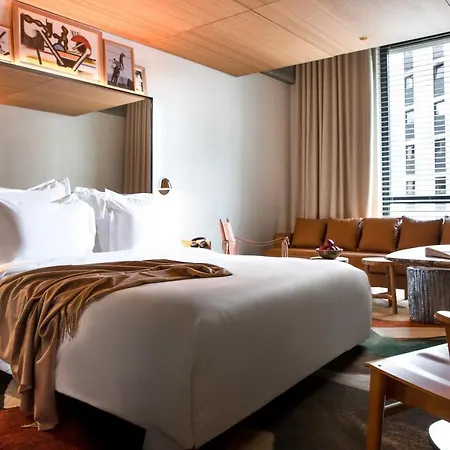 M Отель Париж