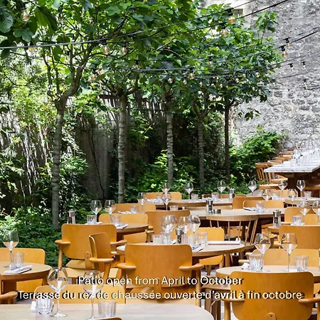 M Отель Париж